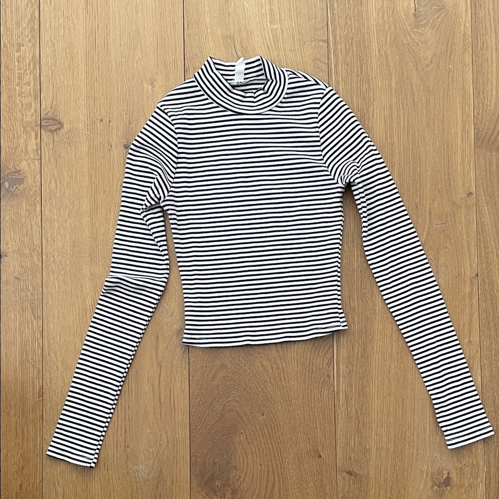Mind Code Black and White Striped Long Sleeve Tee